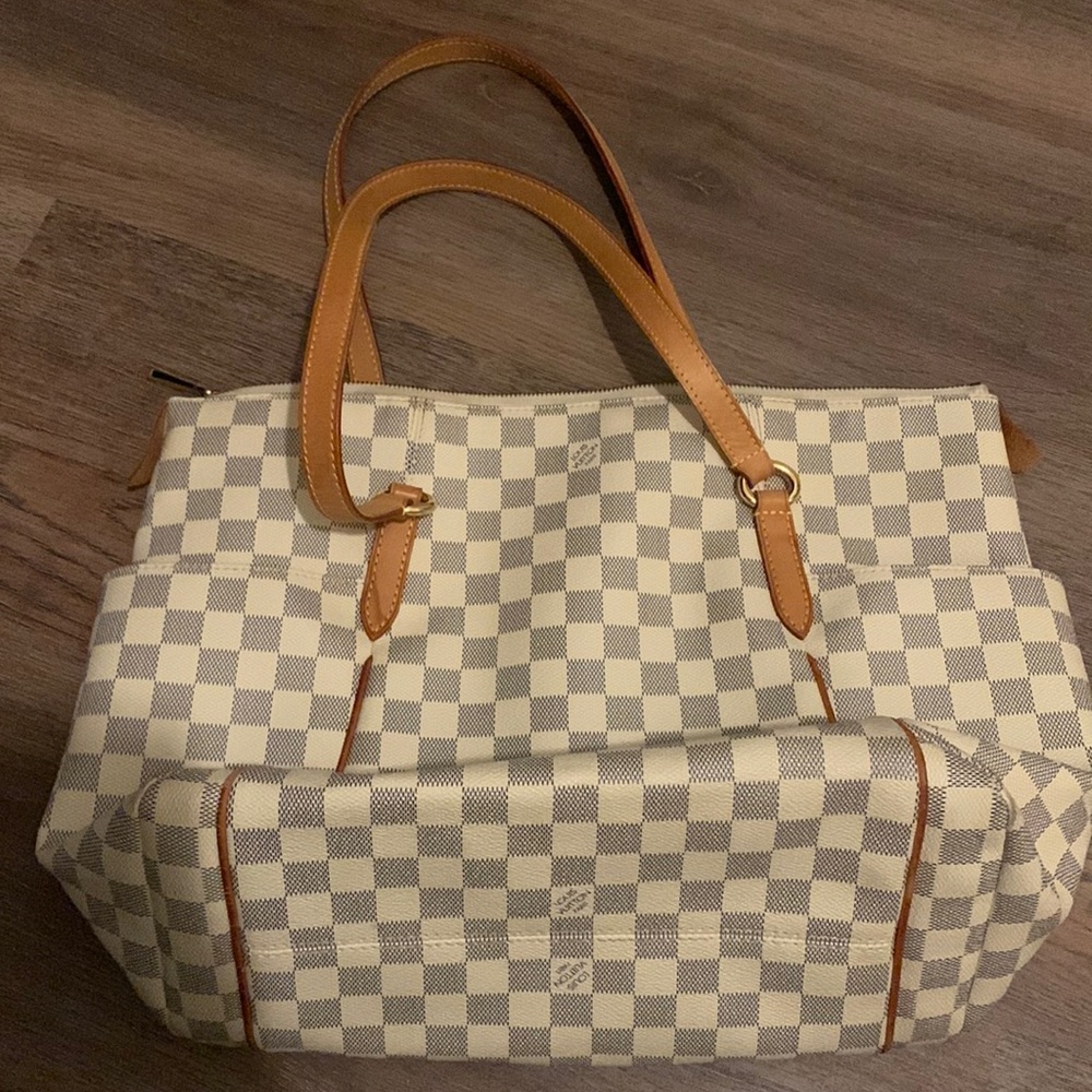 💯 Authentic Louis Vuitton Totally bag Size MM in Damier Azur